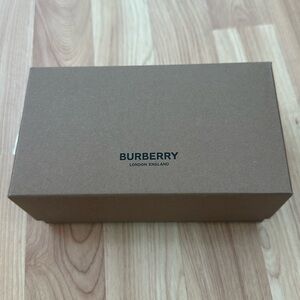 Burberry Tan sunglasses Box